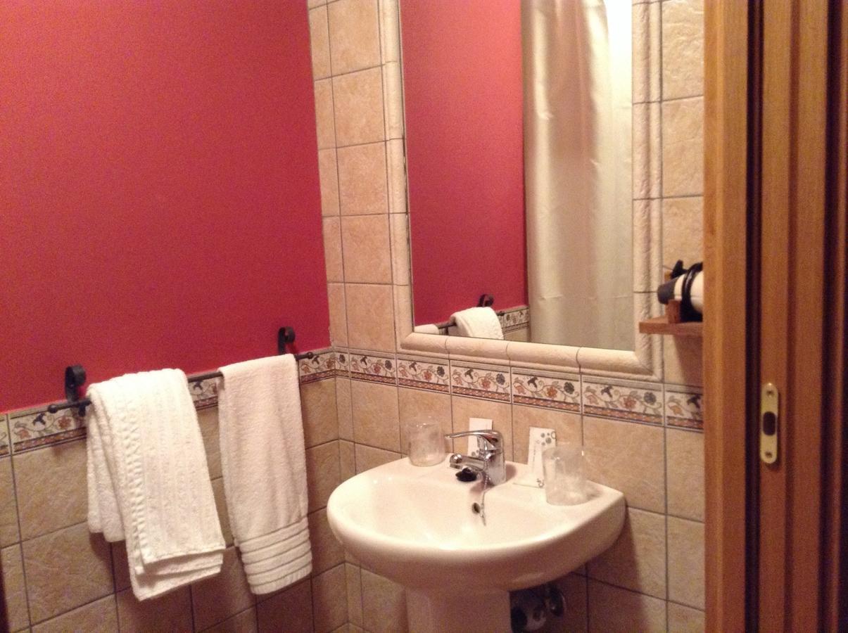 Hostal Camino Del Perdon Uterga エクステリア 写真